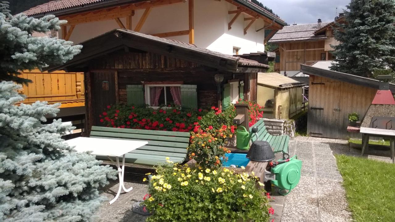 Garni Gabrieli Bed & Breakfast Corvara In Badia Exterior foto